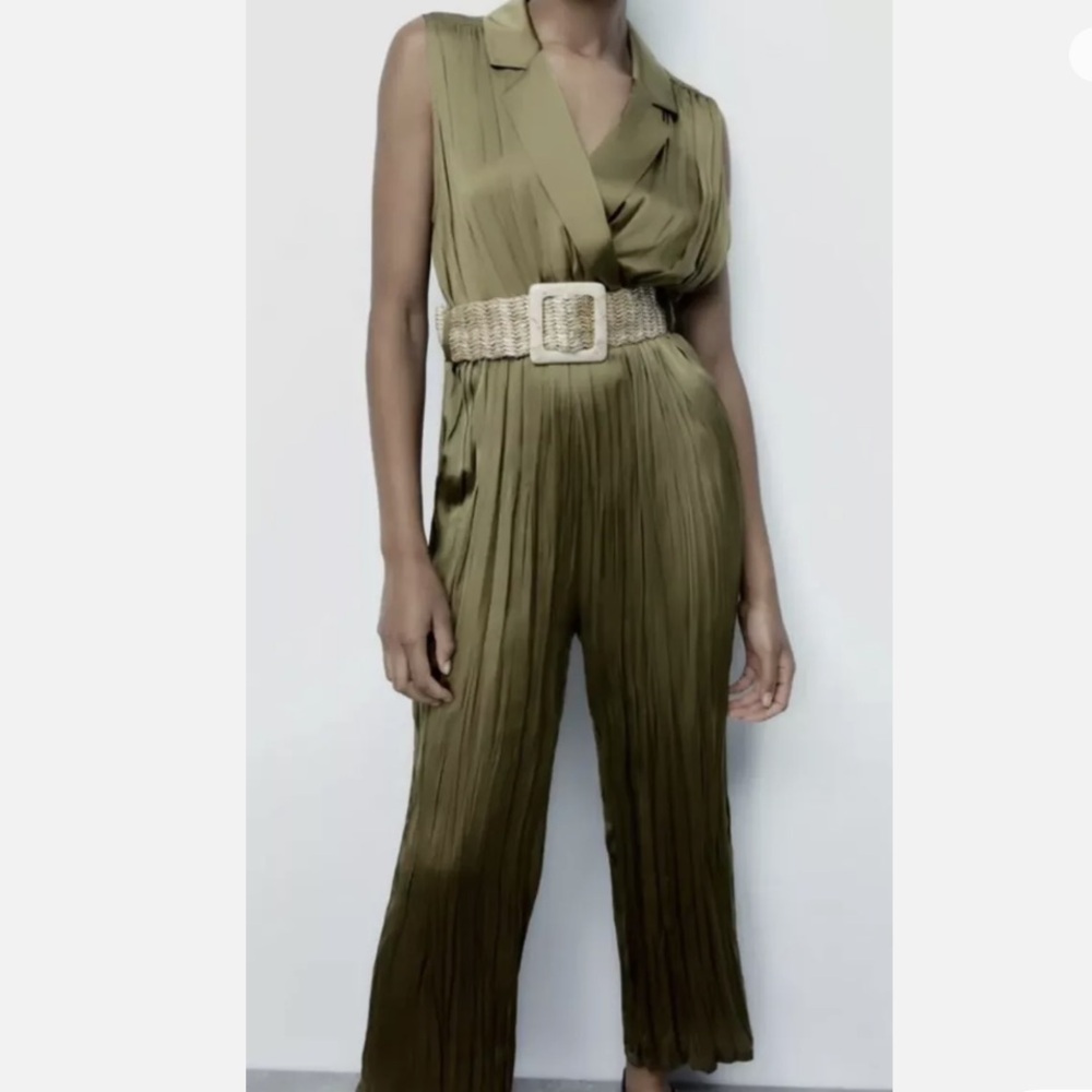 NEW ZARA OLIVE GREEN WRINKLE EFFECT BELTED
SATIN EFFECT JUMPSUIT ROMPER - Picture 13 of 16